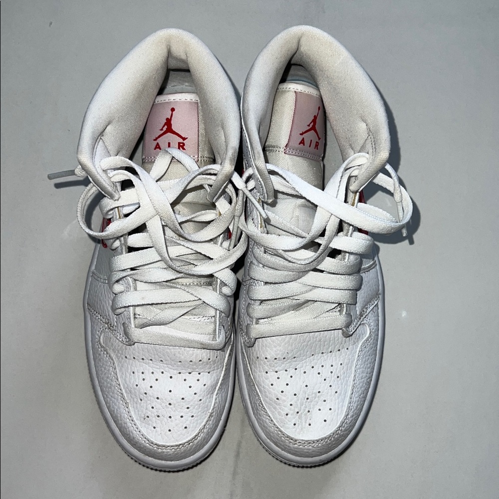 Women’s Nike Jordan 1 Mid White University Red  Size 7 - GREAT CONDITION - Picture 6 of 7